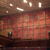 歌舞伎劇場内の松葉のデザインによるロートアイアンのオーナメント壁面（音響障害を排した）③