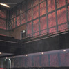 歌舞伎劇場内の松葉のデザインによるロートアイアンのオーナメント壁面（音響障害を排した）①